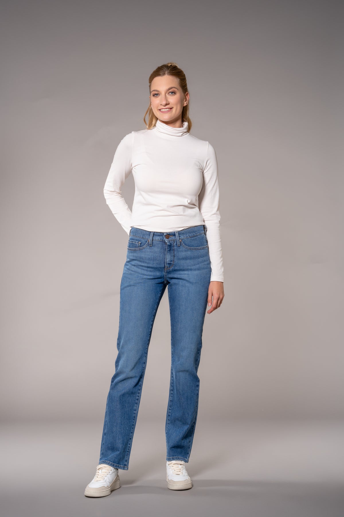 fv-No:va Straight Leg | Medium Waist