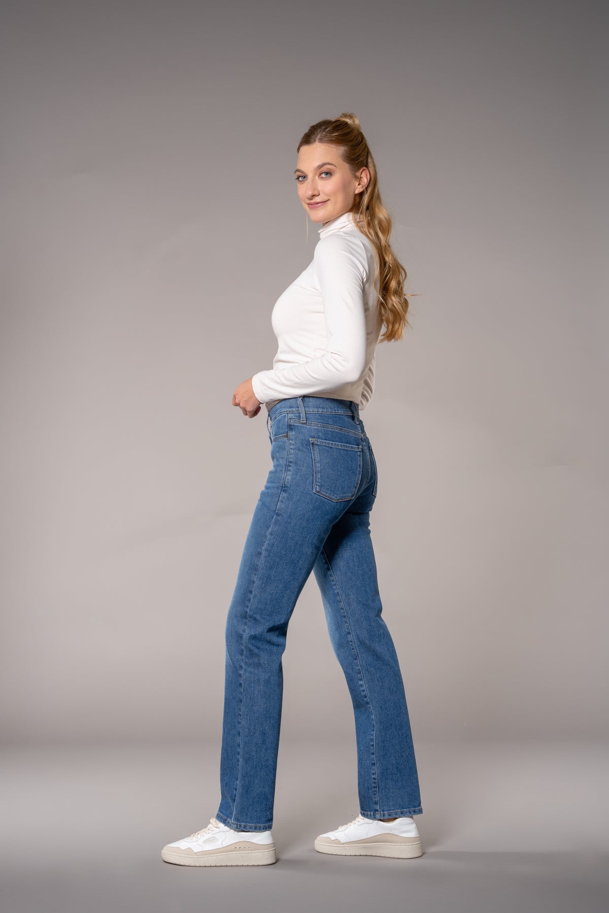 fv-No:va Straight Leg | Medium Waist