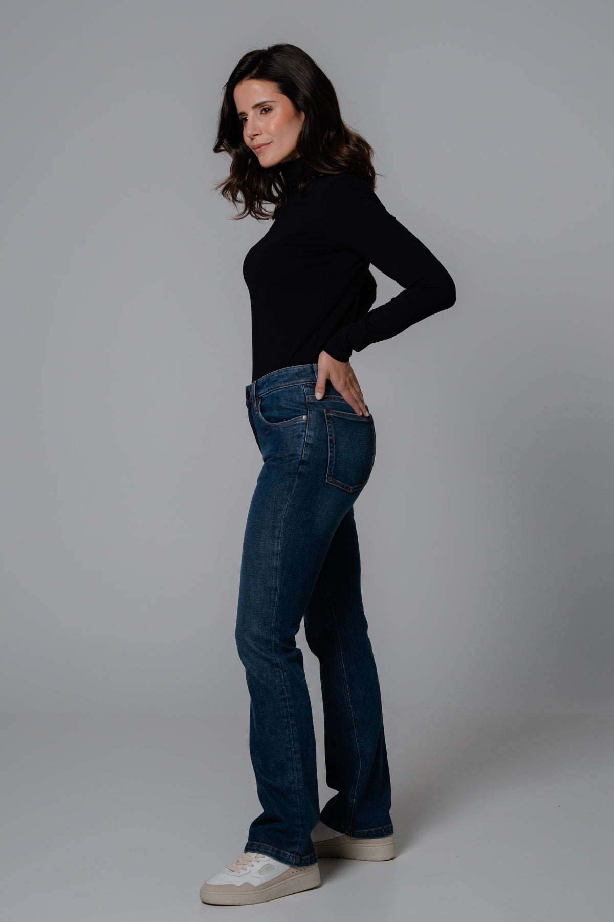 fv-La:ra Straight Leg | Low Waist