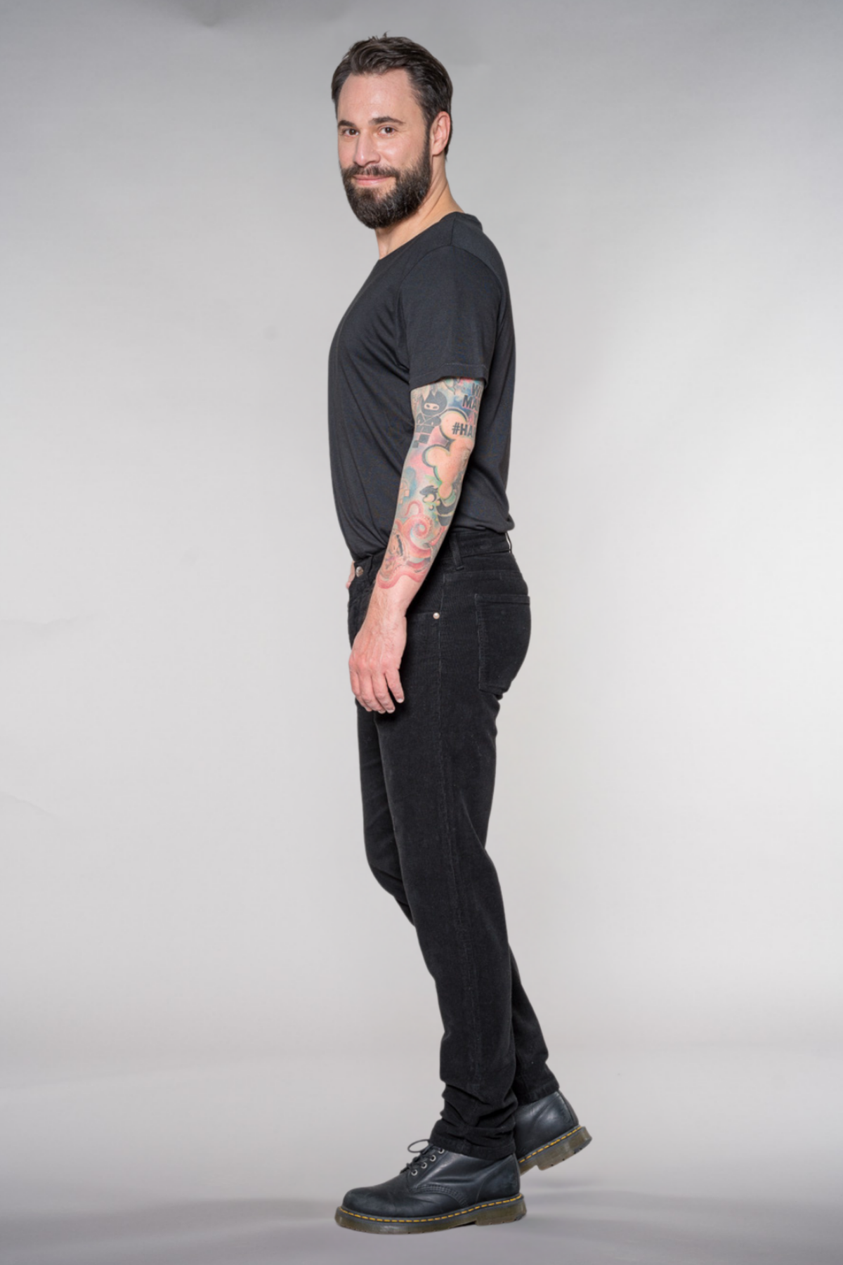 fv-Fi:nn Slim Fit | Medium Waist | Fine Corduroy | Black-Black