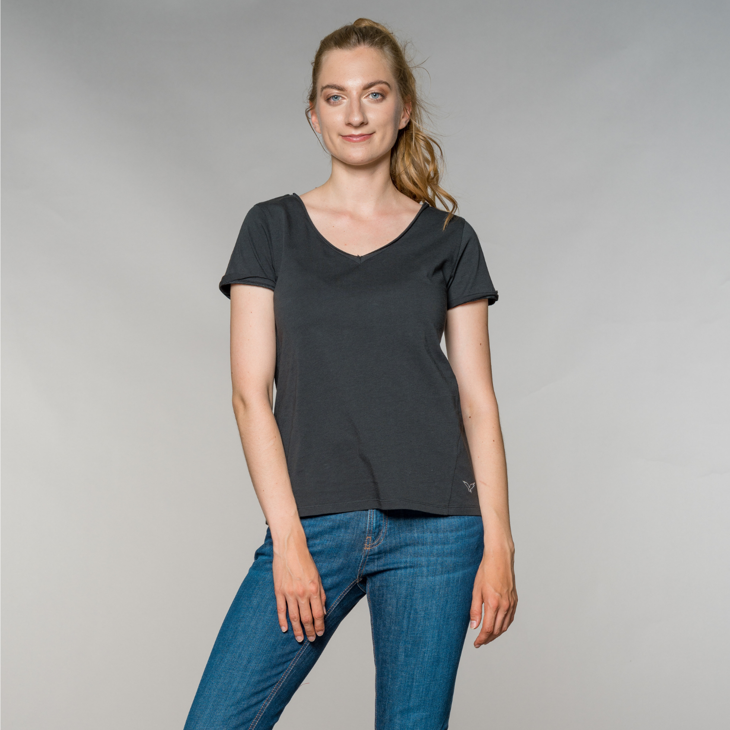fv-Ame:lie | T-Shirt | V-Neck | Open hem I feuervogl